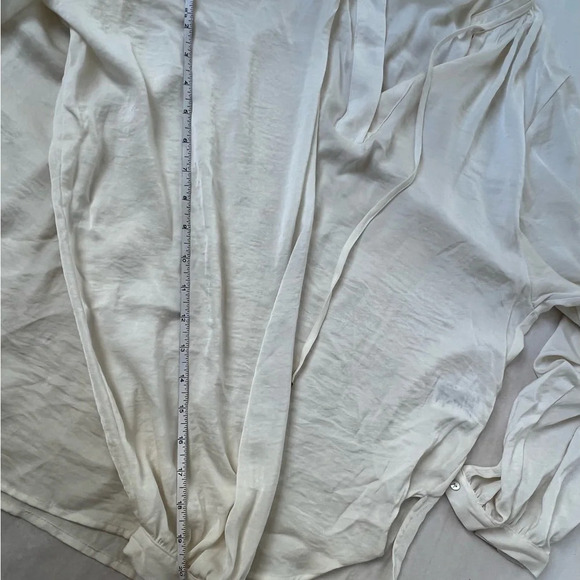 H&M  Women Ivory Beige Long Sleeve Blouse V Neck Tunic Size US 12 - Picture 6 of 9